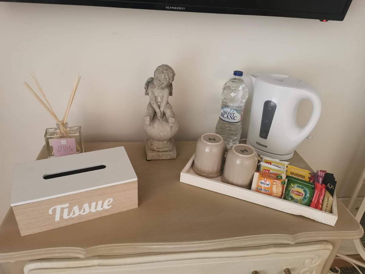 Au Domaine De Gigie Bed & Breakfast Chervettes Bagian luar foto
