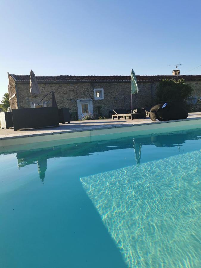 Au Domaine De Gigie Bed & Breakfast Chervettes Bagian luar foto